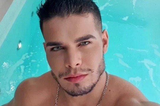 Ator afirma que ter relação sexual com pessoa do mesmo sexo não é ser gay