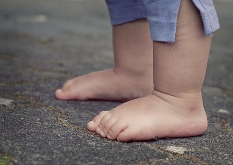 Bebê morre ao ser atropelado por caminhão em avenida de Manaus