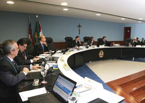 Em Manaus, TCE reprova contas do Chapôt Prevost e mantém multa a Waldívia Alencar