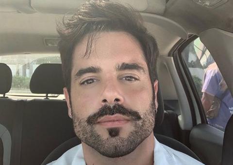 Abel de ‘A Dona do Pedaço’, Pedro Carvalho é casado com advogado saradão 