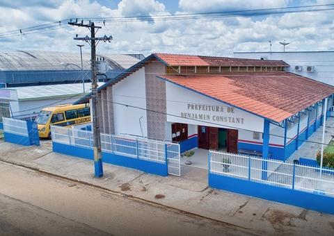 Prefeito promete pagar 13º de servidores após assumir compromisso com MP no Amazonas