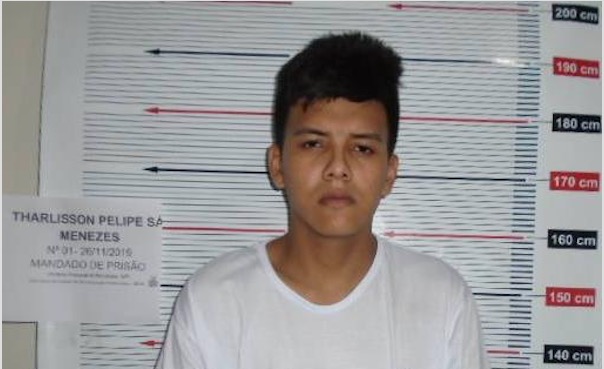 No Amazonas, suspeito de assassinato se esconde em armário para fugir da polícia