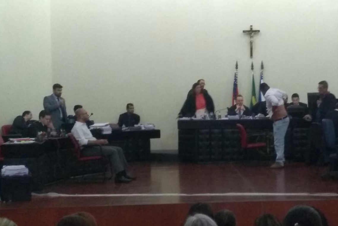 Amigo de advogado morto no Porão do Alemão diz que também foi baleado ao tentar correr