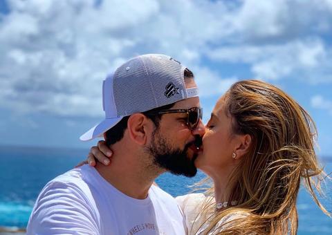 Sorocaba fica noivo de modelo novinha em Noronha: 'pra sempre juntos'