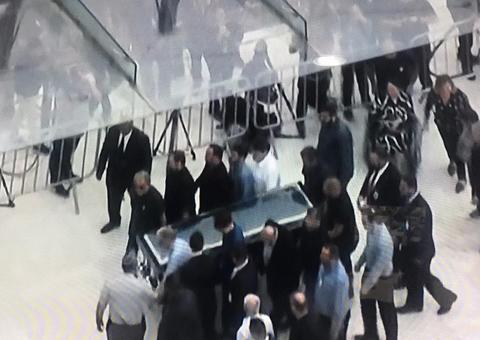 Corpo de Gugu chega à Assembleia Legislativa para velório