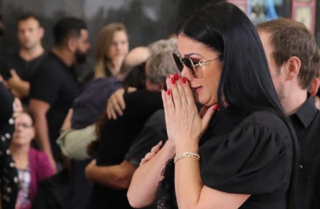 Helen Ganzarolli chora muito ao se despedir de Gugu