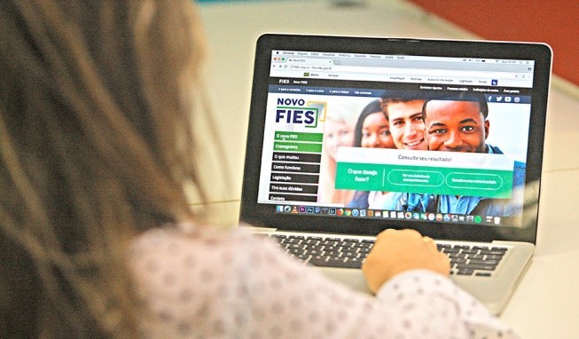 Termina amanhã prazo para renovar contratos do Fies feitos até 2017