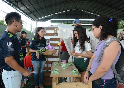 Feira de Negócios Turísticos da UEA apresenta ideias em Manaus