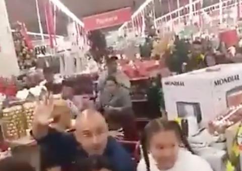 Vídeo: pancadaria, tumulto e caos tomam conta de Black Friday em Lojas Americanas 