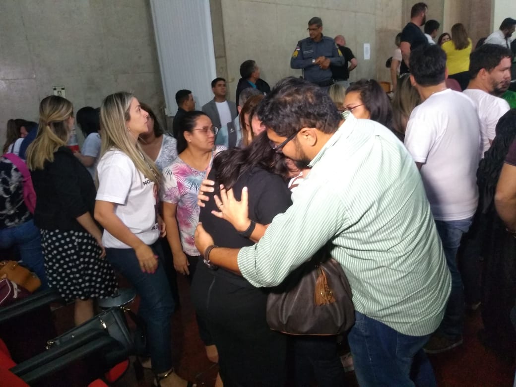 Viúva de advogado morto no Porão do Alemão chora ao ouvir sentença de Sotero: 'eu só perdi'