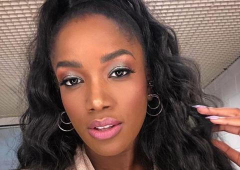 Em vídeo, Iza exibe corpo de biquíni e deixa seguidores 'indignados'