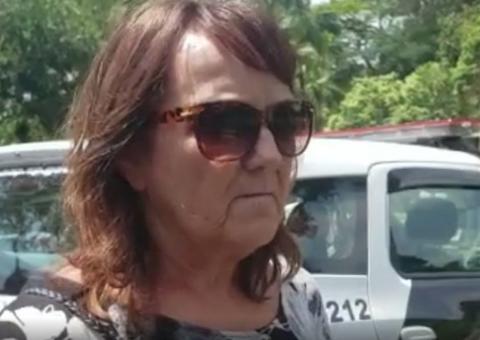 Prima de Gugu vem de Miami para velório e tem celular roubado no enterro