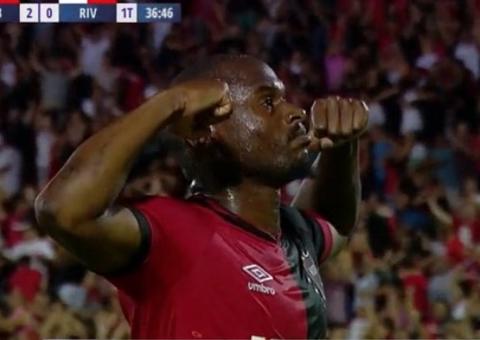 Contagiou: Jogador do Newells marca contra o River e imita comemoração de Gabigol