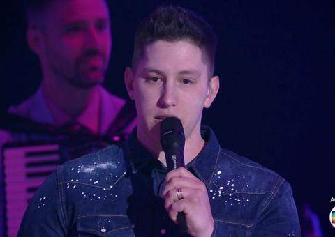 Jakson Follmann faz homenagem para Chapecoense no 'Popstar' e causa comoção