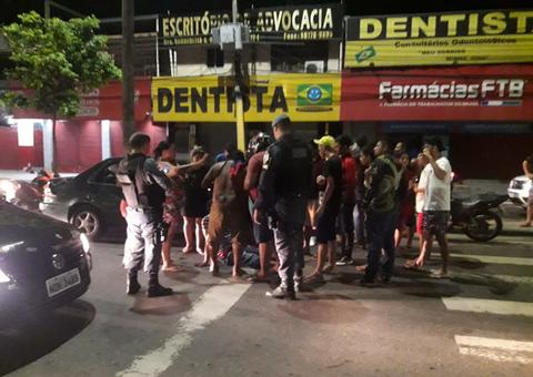 Motociclista fica ferido ao colidir com carros parados em avenida de Manaus