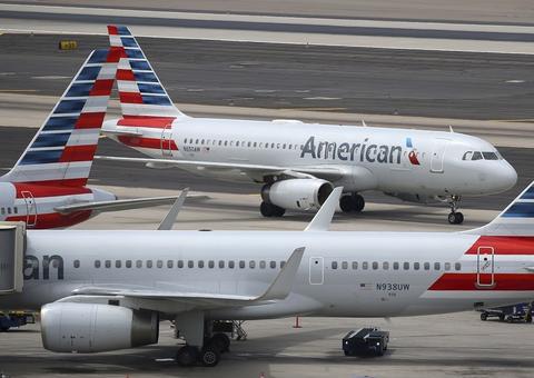 Mulher finge passar mal em voo para viajar de classe executiva