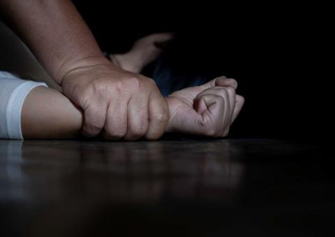 Após ser estuprada pelo pai, garota pula muro de casa em busca de socorro em Manaus