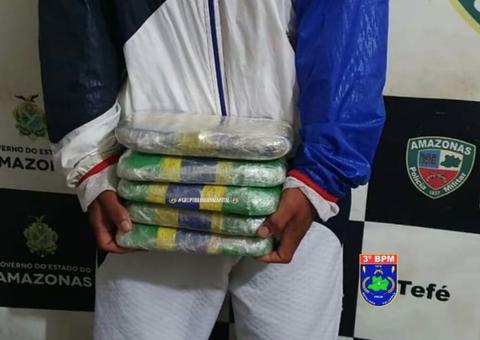Adolescente é apreendido com mochila cheia de drogas em barco no Amazonas
