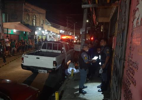 Em Manaus, jovem morto em calçada foi atingido com 6 tiros por trio misterioso