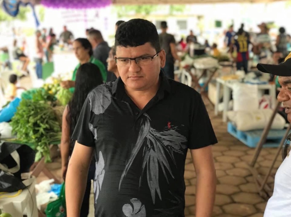 Prefeito no Amazonas decide reduzir pela metade seu salário e o do vice