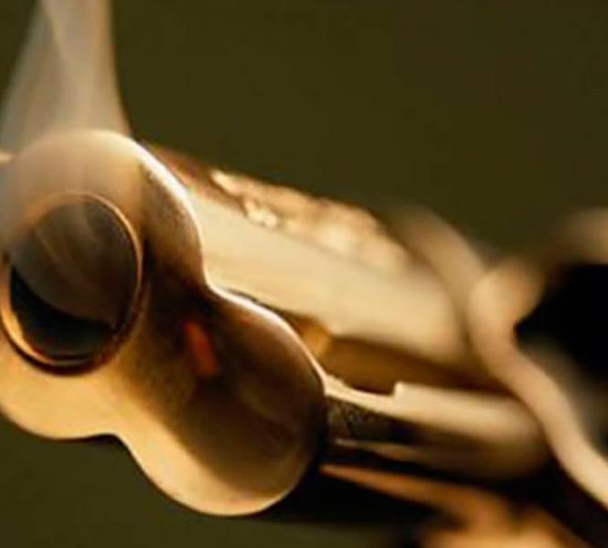 Homem atira acidentalmente em próprio órgão genital 