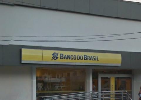 Agência do Banco do Brasil é flagrada desrespeitando Lei das Filas em Manaus 