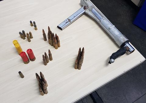 Polícia apreende arma de fogo e 45 munições em uma casa em Manaus 