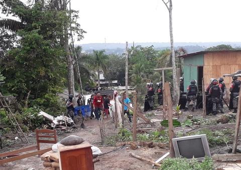 Reintegração de posse no Santa Etelvina desocupa 35 barracos em Manaus