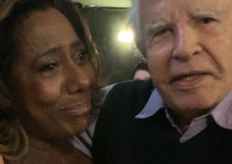 Vídeo: Cid Moreira chama Gloria Maria de ‘velha' e ela rebate: ‘É a mãe'