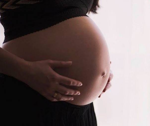 Mulheres têm filhos mais tarde, mas 430 mil até 19 anos deram à luz