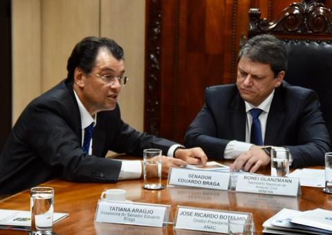 Senador Eduardo Braga anuncia obras de melhorias em aeroportos do Amazonas