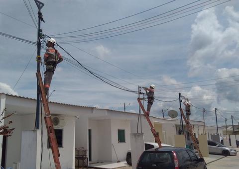 Conjunto habitacional é flagrado com desvio de energia em 50 casas e dono é preso em Manaus