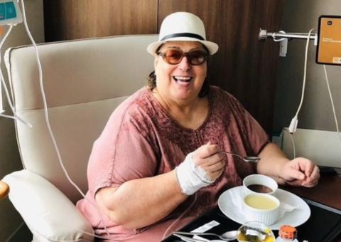 Mamma Bruschetta revela que fará o Kama Sutra todo após se recuperar de cirurgia