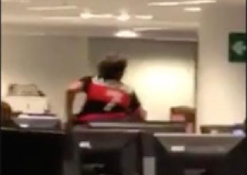 Repórter da Globo é demitido após filmar editor comemorando vitória do Flamengo