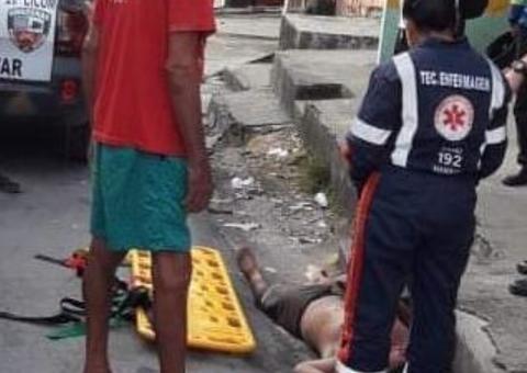 Em Manaus, jovem vai parar em hospital após levar surra de moradores no meio da rua