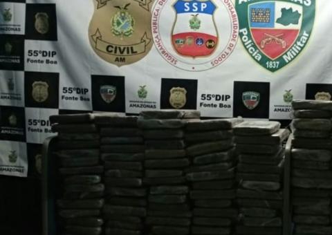 Na calada da noite, dupla é flagrada desembarcando drogas na mata no Amazonas