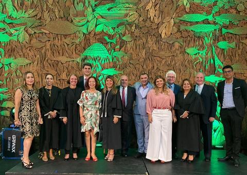 Universidade Nilton Lins forma XXV Turma de Medicina