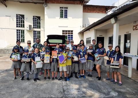 Escoteiros põem campanha na rua em busca de livros usados em Manaus
