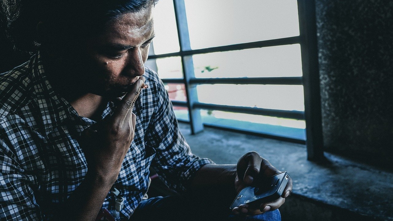 Maconha aumenta risco de câncer de testículo em 36%, revela estudo
