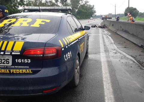 Homem morre e seu filho fica em estado grave após serem atropelados por caminhão