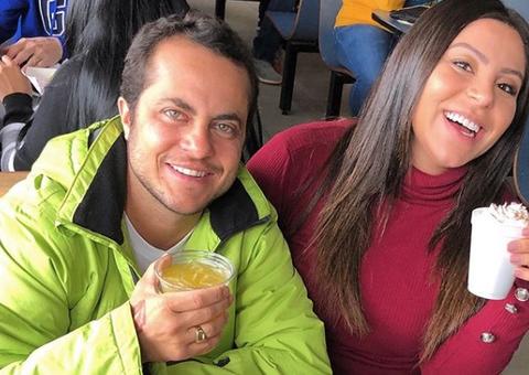 Grávida, esposa de Thammy posa de biquininho mínimo a poucos dias de parto