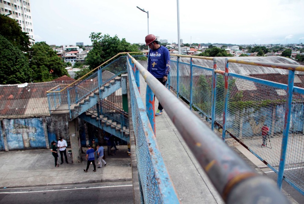 Parceria público privada revitaliza 23 passarelas de pedestres em Manaus 