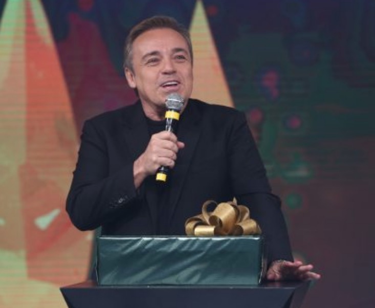 Record mantém amigo secreto e vai entregar presentes póstumos de Gugu