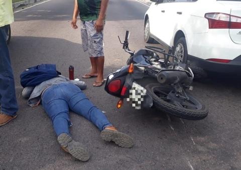 Ultrapassagem perigosa termina com dois feridos em avenida de Manaus