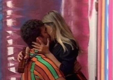 Ex de Neymar, Rafaela Porto dá encoxada durante pegação quente no ‘De Férias com o Ex’