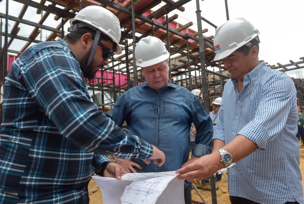 ‘É uma semente para o futuro’, afirma Arthur em visita à obra do Centro de Controle de Manaus 