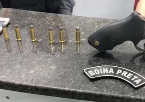 'Novinho' é flagrado com arma após denúncia anônima de possível ataque em Manaus