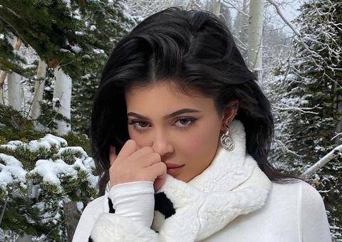 Kylie Jenner mostra filha Stormi conhecendo a neve e encanta seguidores 