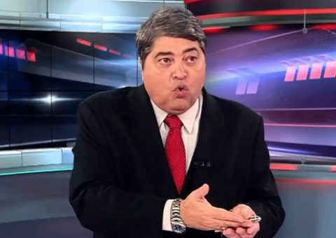 Vídeo: Mulher tira a calça durante programa do Datena e apresentador se assusta