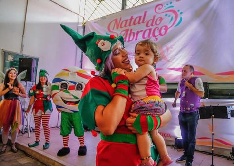 Mercado Municipal Adolpho Lisboa tem manhã de encanto, magia e alegria com o ‘Natal do Abraço’